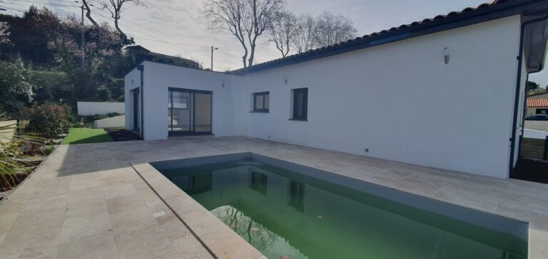 Villa neuve type T5 avec piscine/garage et terrain 630m²