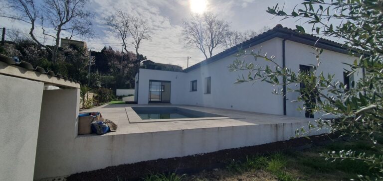 Villa neuve type T5 avec piscine/garage et terrain 630m²