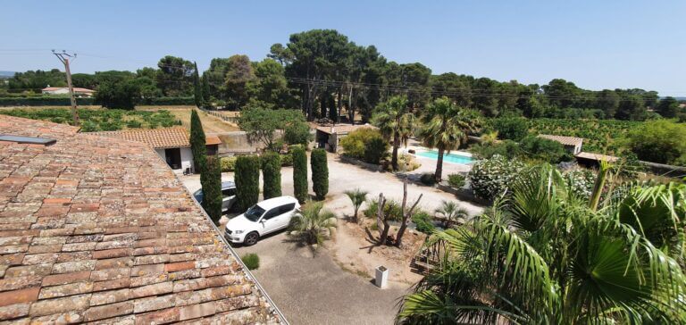 corps de ferme entièrement rénové terrain 2200m² avec piscine 10x5