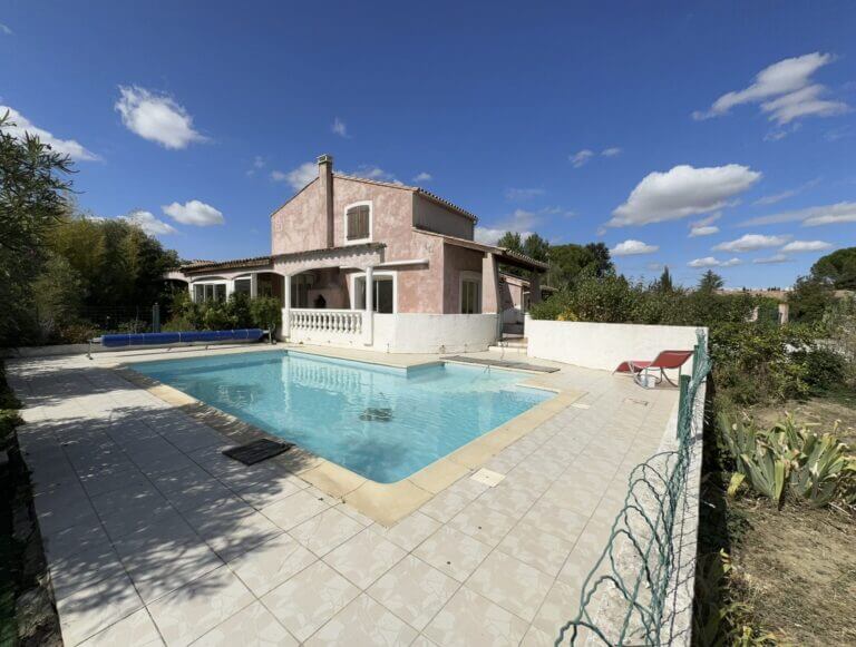 Belle et grande villa Type T6 avec piscine et terrain 1380m²