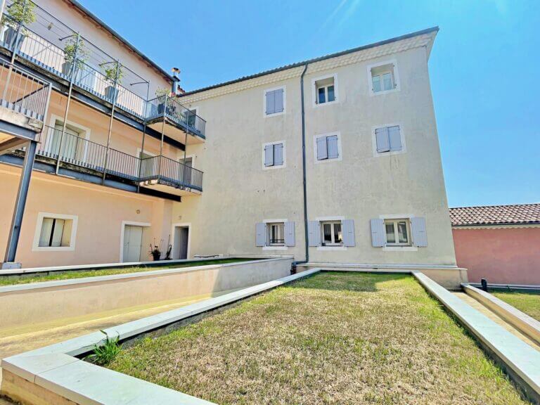 Appartement avec terrasse et parking couvert