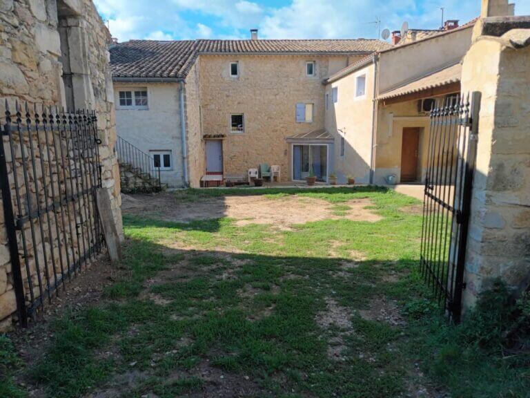 MAISON EN PIERRES APPARENTES